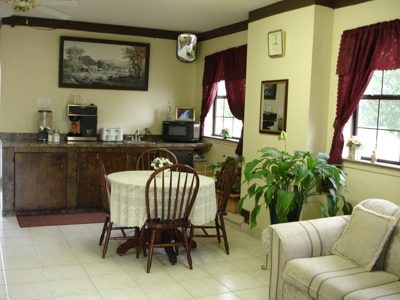 Luxury Inn Форрест-Сіті Ресторан фото
